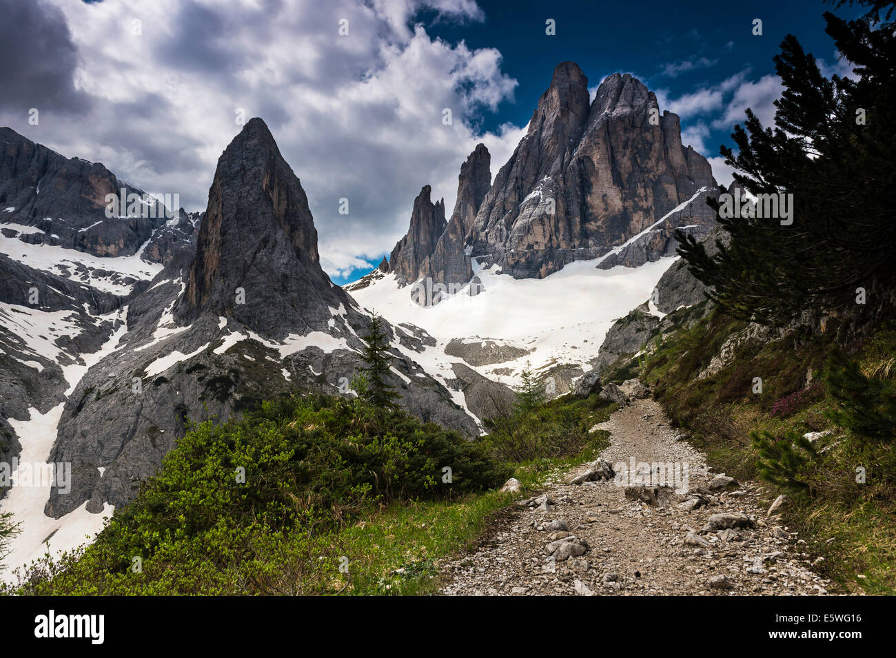 Elferkofel mit dramatischer Himmel, Sexten, Dolomiten, Südtirol, Italien Stockfoto