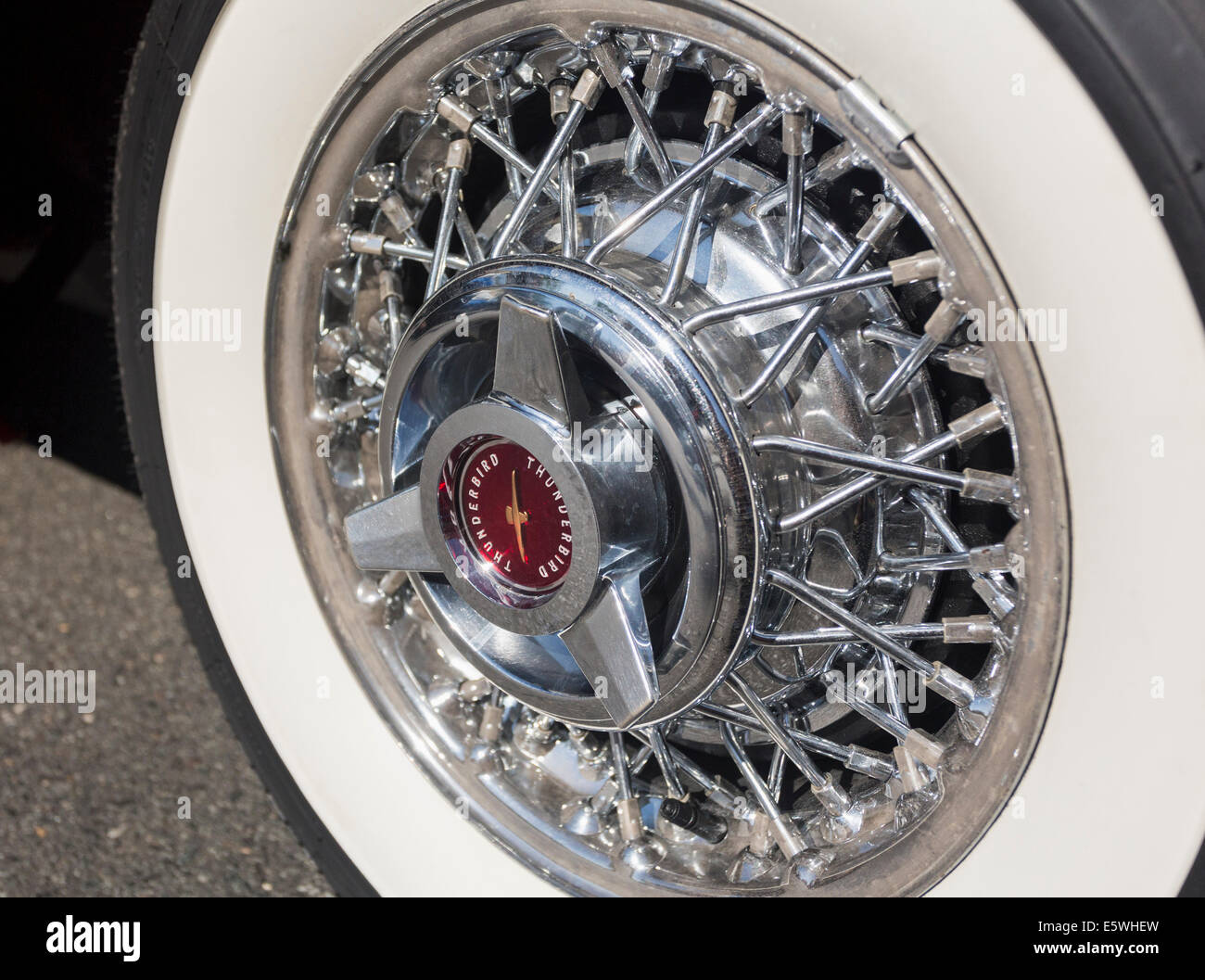 Weiße Wand Reifen auf Ford Thunderbird Auto, USA Stockfoto