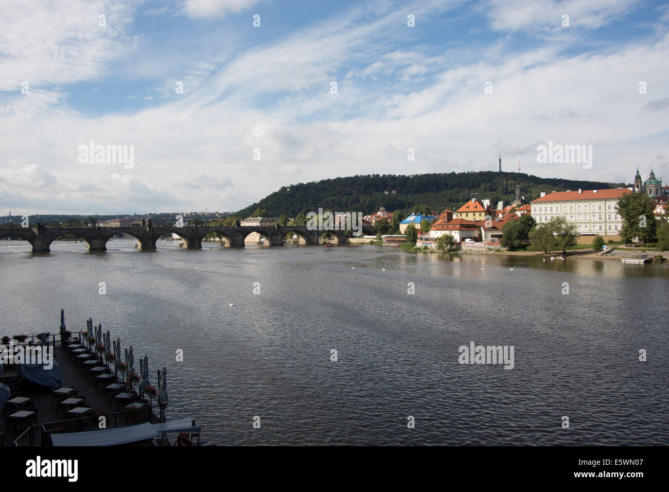 Charles Brücke und Fluss Vitava Prag Tschechische Republik Stockfoto