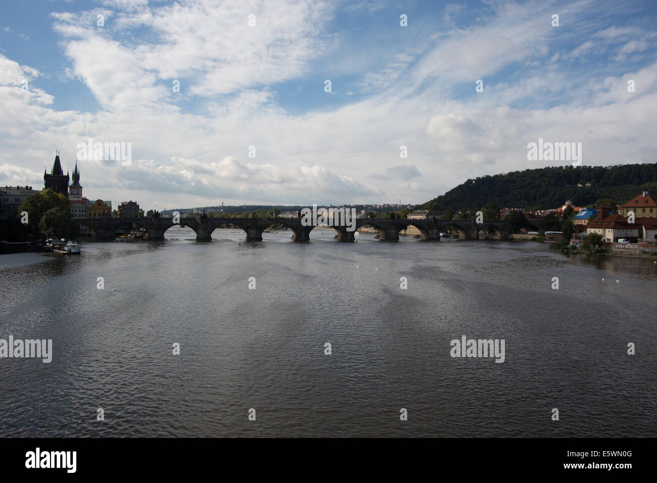 Charles Brücke und Fluss Vitava Prag Tschechische Republik Stockfoto