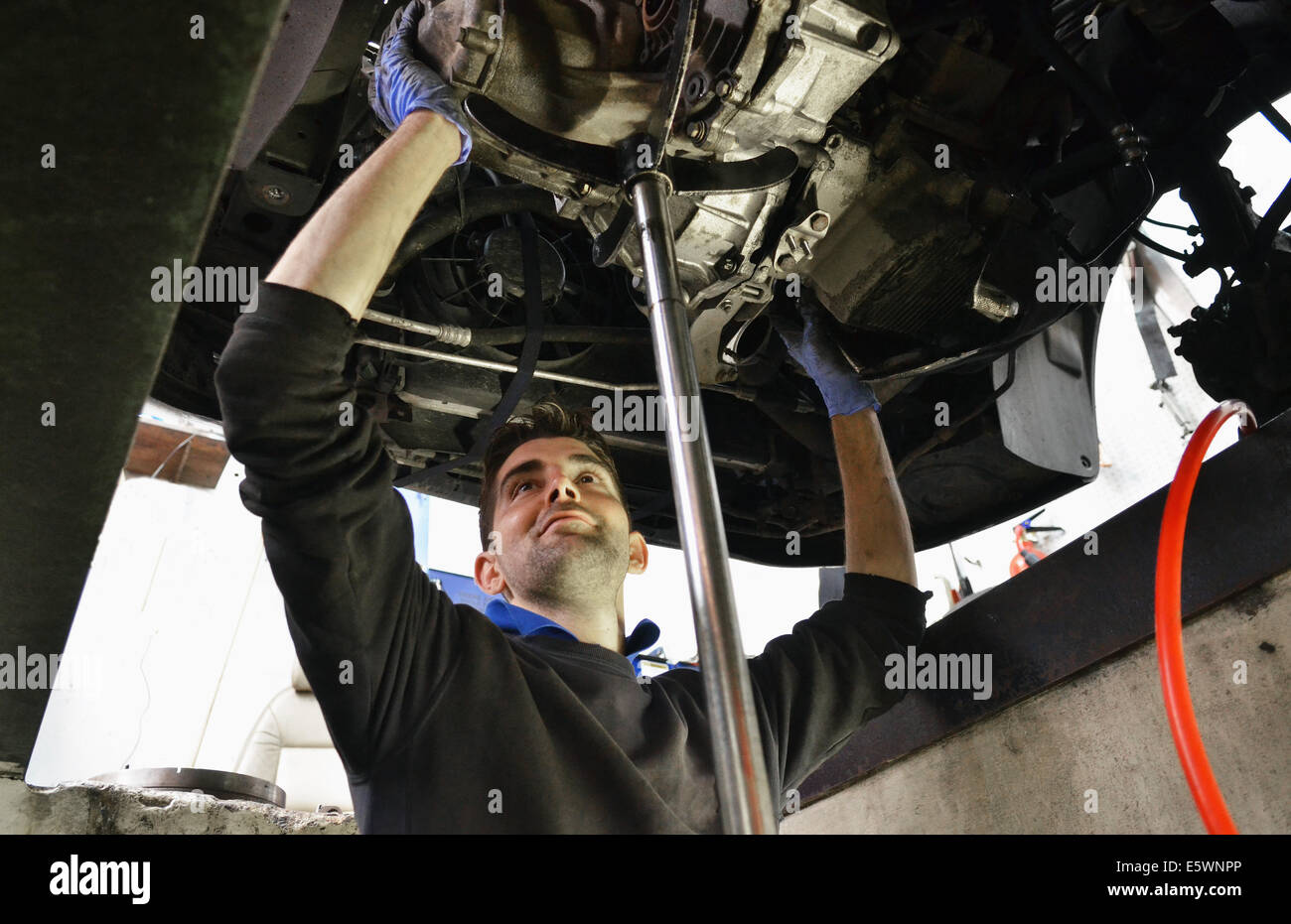 Mechanische Kontrolle Auto Fahrwerk Stockfoto