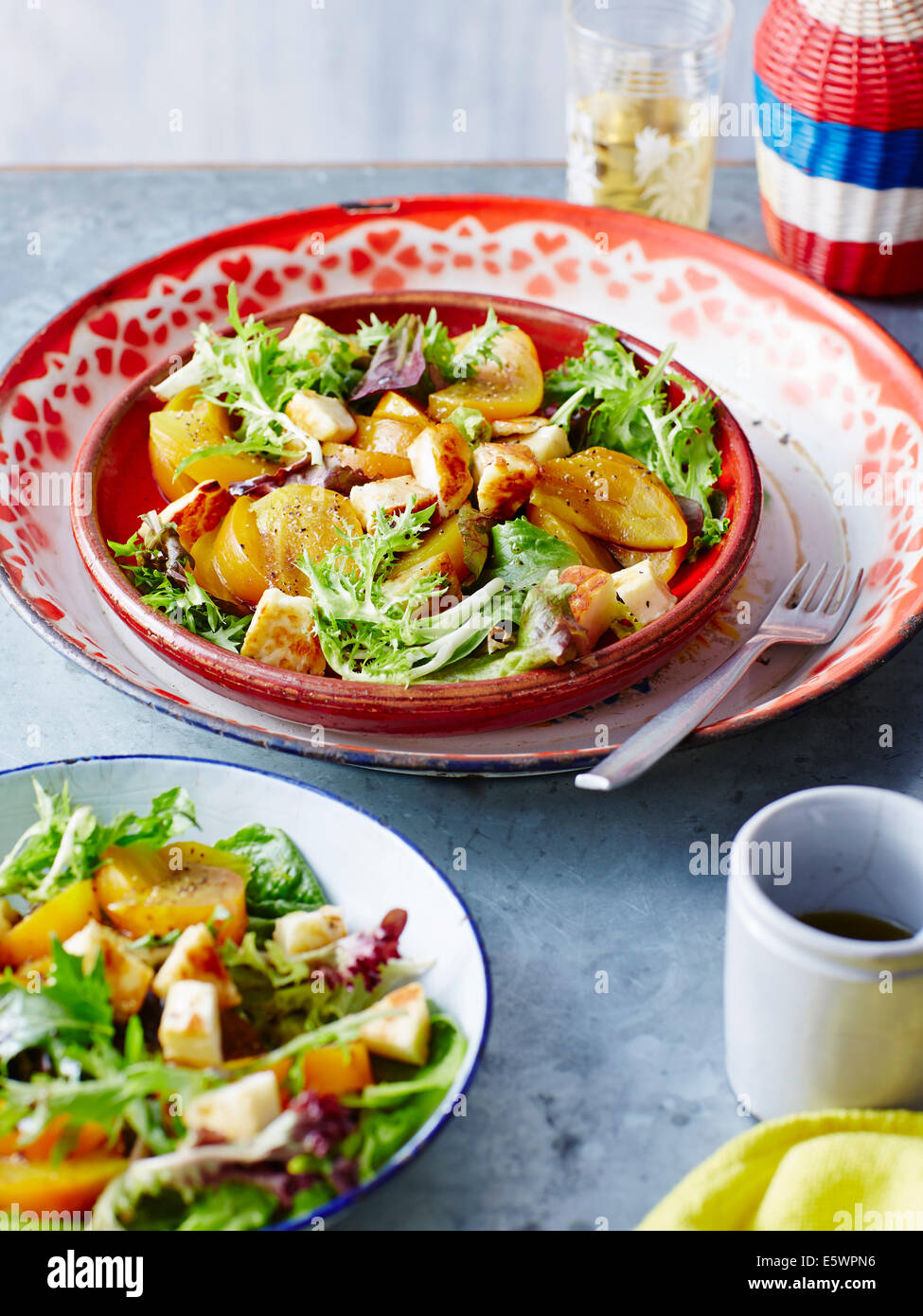 Golden braten rote Beete und halloumi Stockfoto