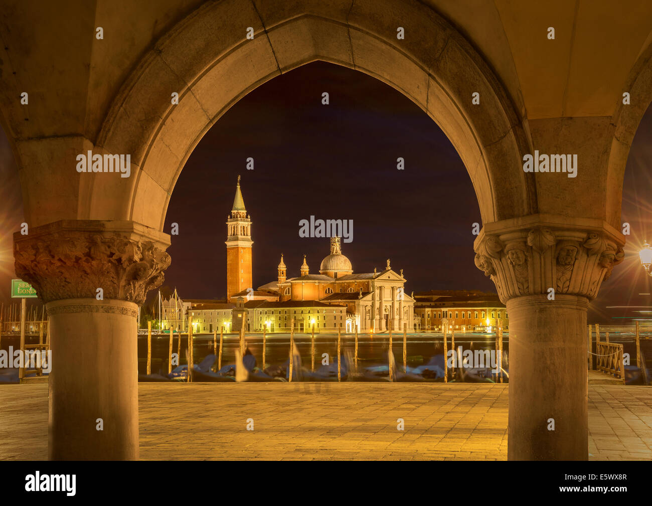 Blick von der Insel San Giorgio Maggiore bei Nacht, Venedig, Veneto, Italien Stockfoto