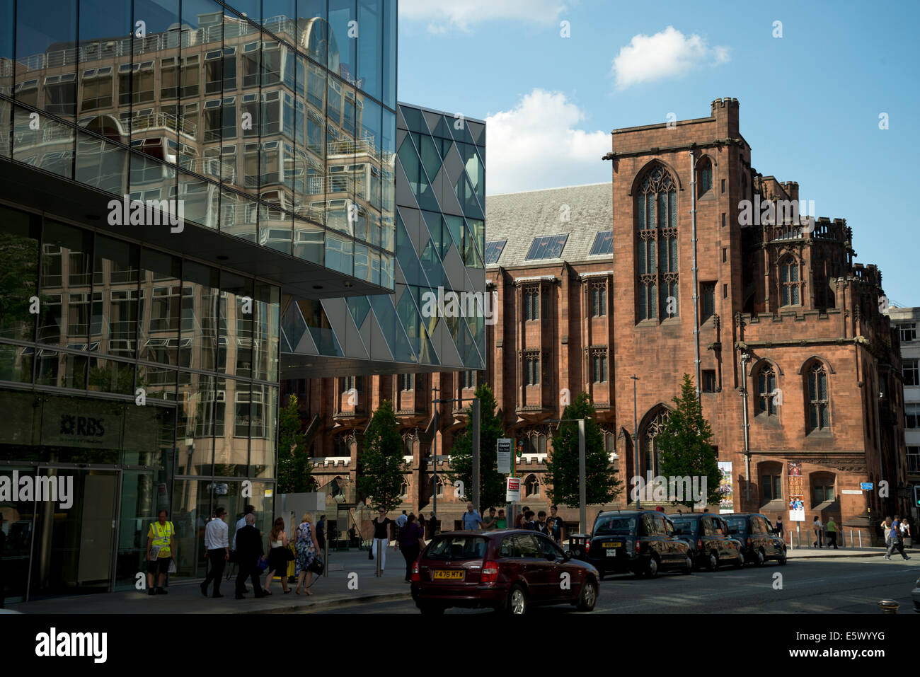 Moderne und alte Gebäude an der Spinningfield, Manchester, England, UK Stockfoto