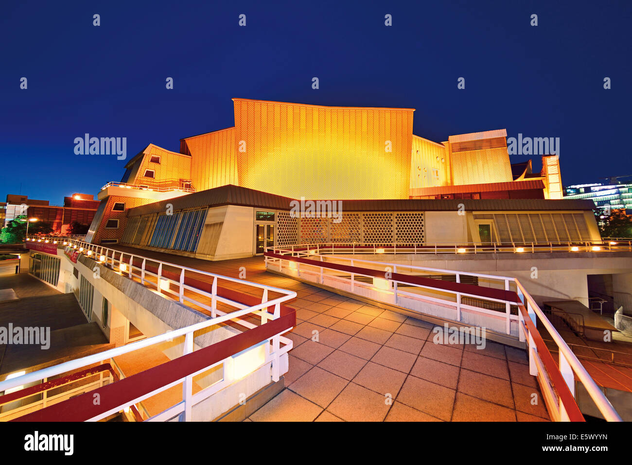 Deutschland, Berlin: Nächtliche Blick auf die Philharmonie Orchester Stockfoto