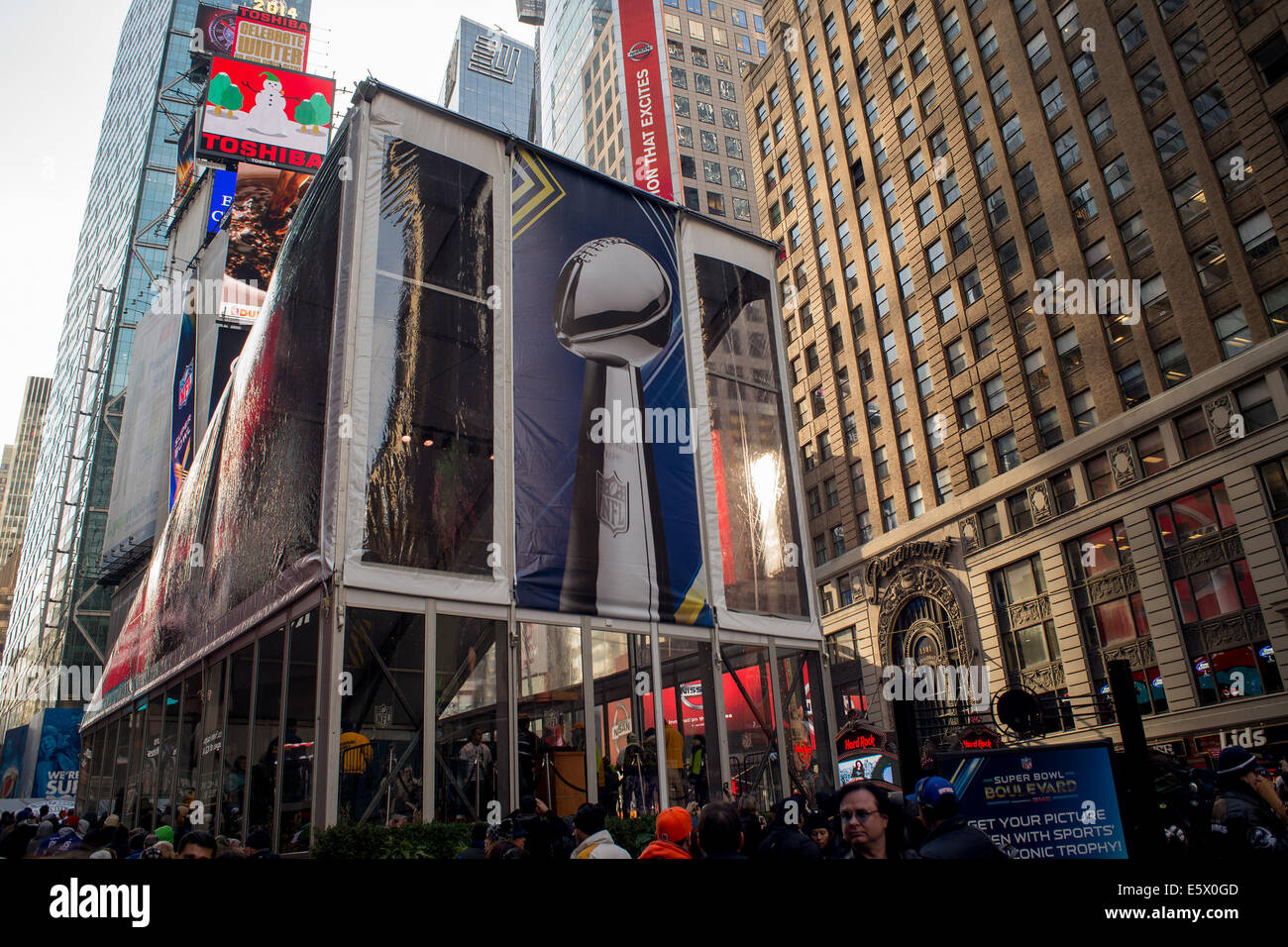 Atmosphäre am Super Bowl Boulevard in Times Square New York vor der NFL Super Bowl XLVIII (02 Feb 14) Featuring: Atmosphäre wo: Manhattan New York Vereinigte Staaten bei: 31. Januar 2014 Stockfoto