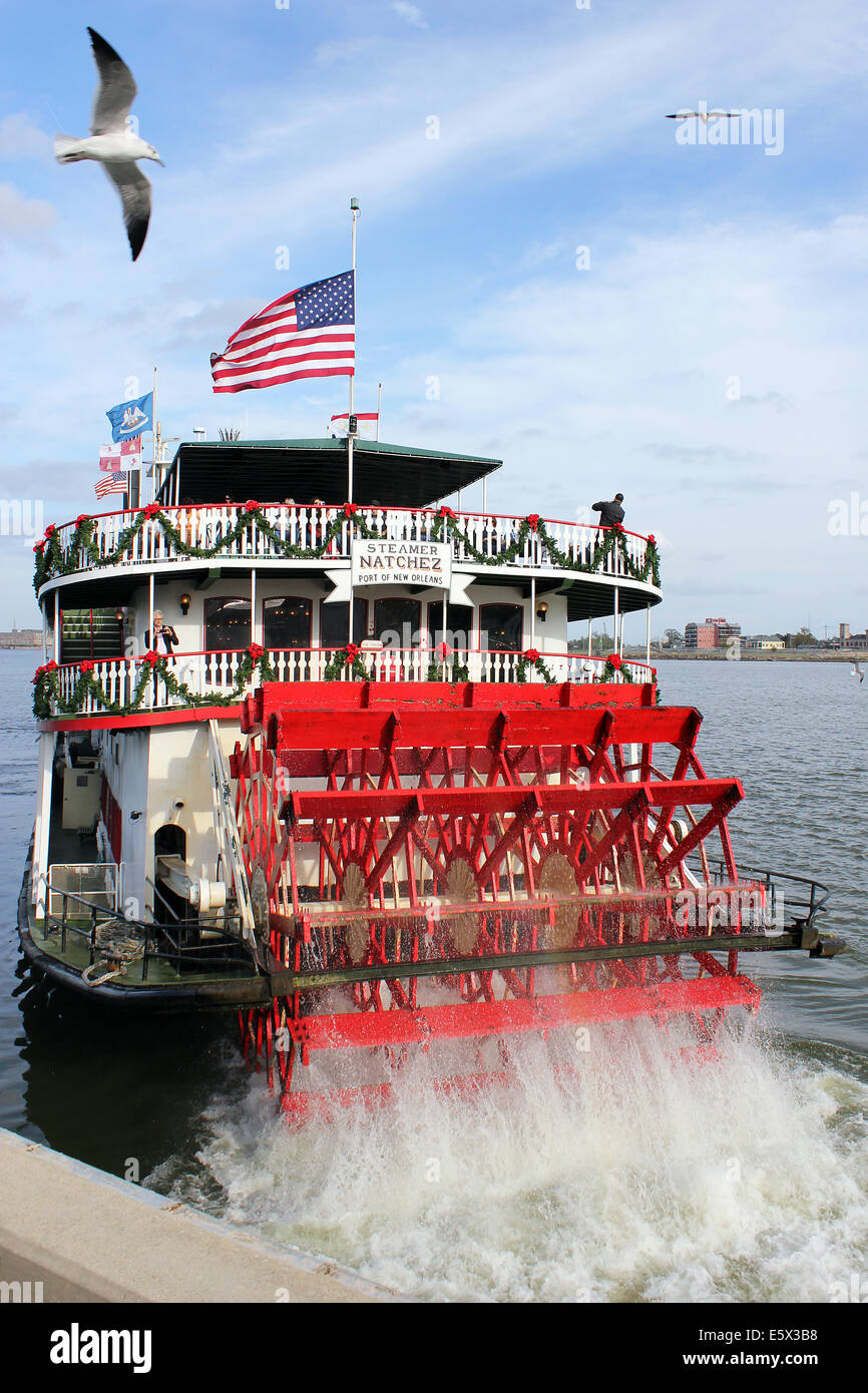 Das Dampfschiff Natchez Dock verlassen. Mississippi Fluß. New Orleans, Louisiana, USA Stockfoto