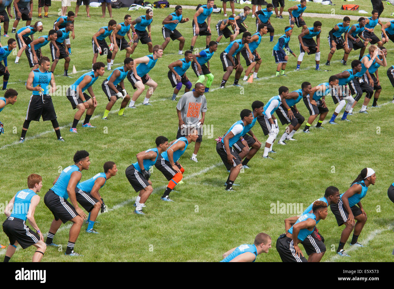 Harper Woods, Michigan - High School Fußballspieler Sound Mind Sound Body-Fußball-Camp zu besuchen. Stockfoto