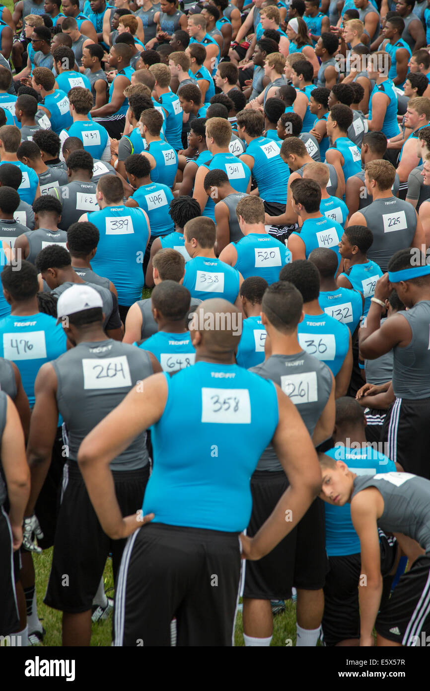 Harper Woods, Michigan - High School Fußballspieler Sound Mind Sound Body-Fußball-Camp zu besuchen. Stockfoto