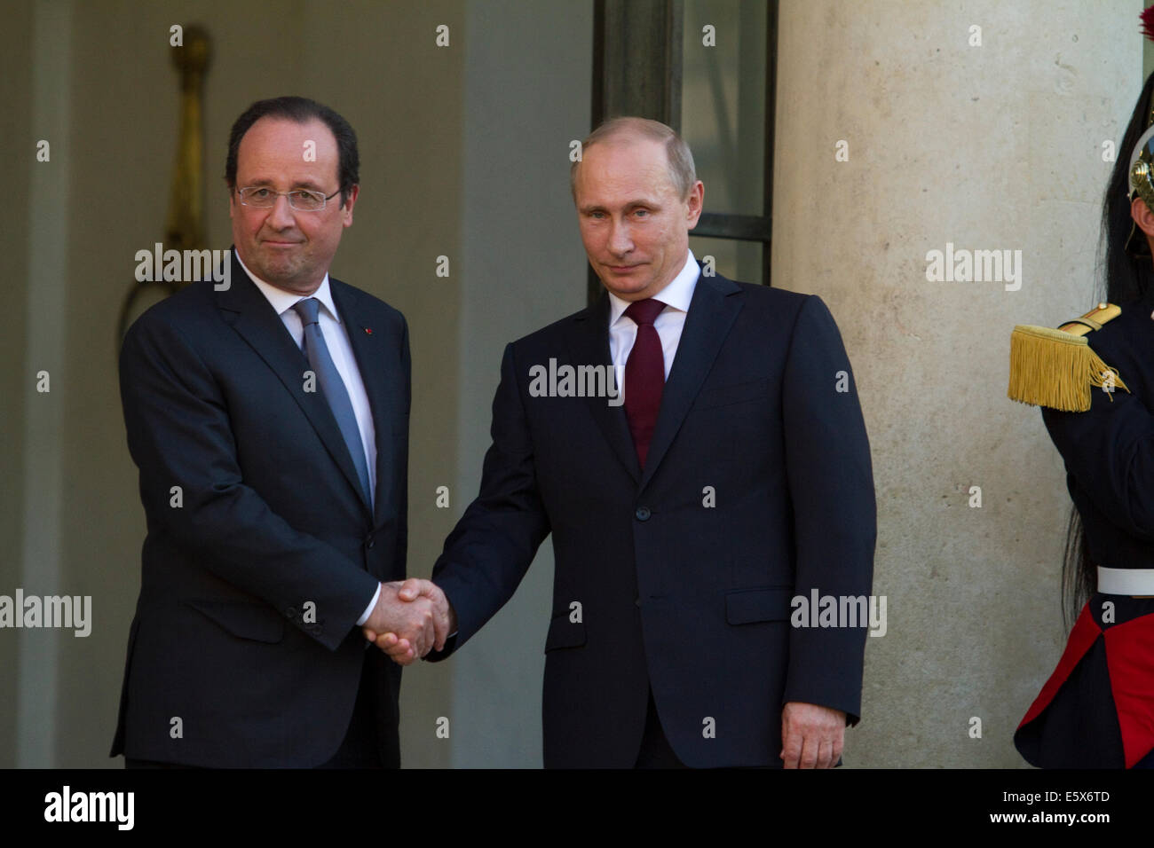 Der französische Präsident Francois Hollande erhält seinen russischen Amtskollegen Vladimir Putin zu einem Treffen an der Élysée-Palast In Paris, Stockfoto