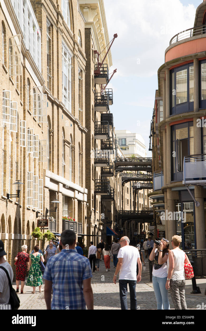 Butlers Wharf an Shad Thames, historische am Flussufer Straße neben der Tower Bridge, London Stockfoto