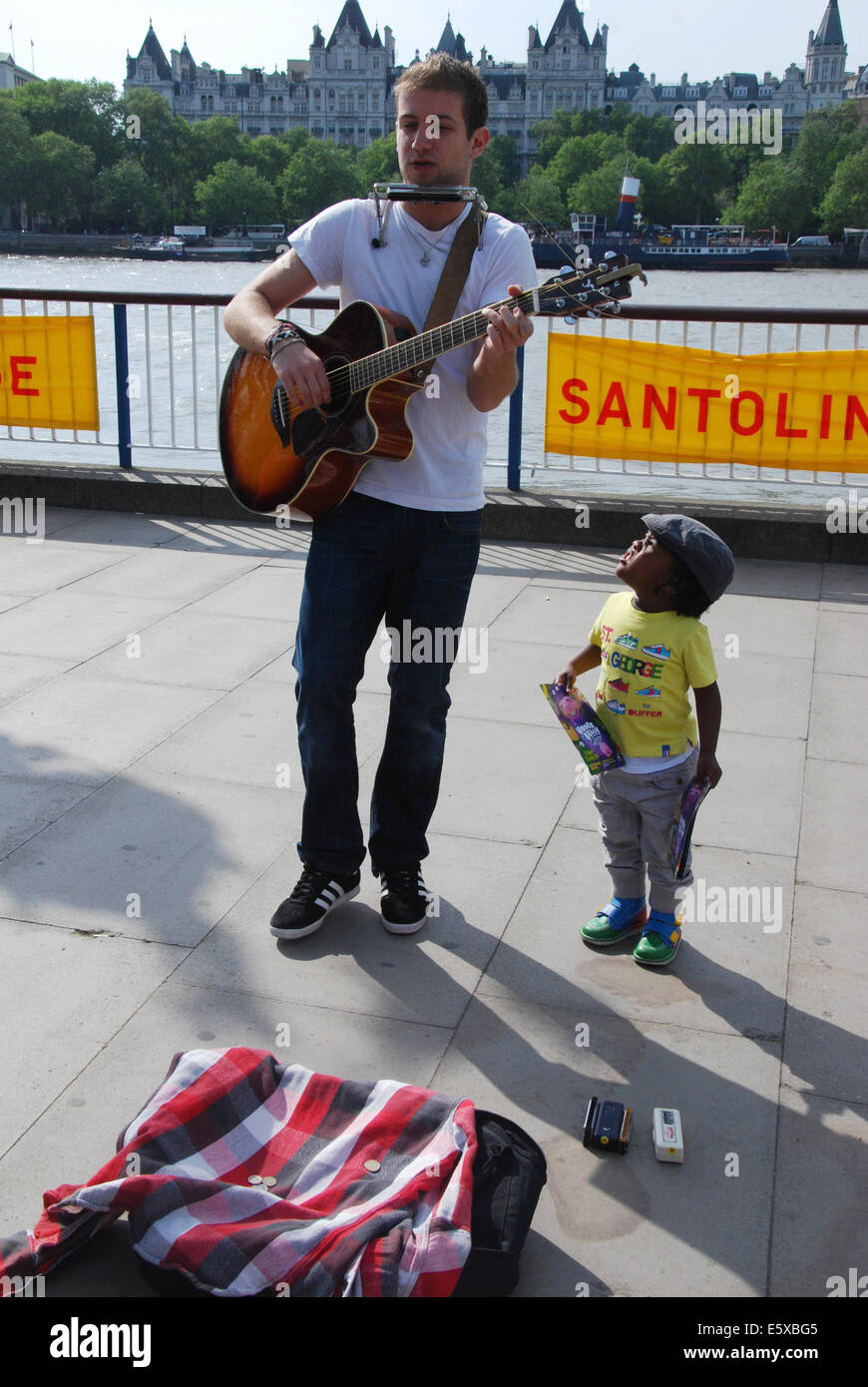 Straßenmusiker auf South Bank London Vereinigtes Königreich Stockfoto