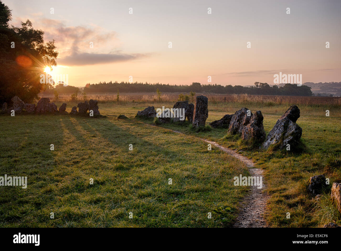 Die Rollright Stones bei Sonnenaufgang. Oxfordshire, England. HDR Stockfoto