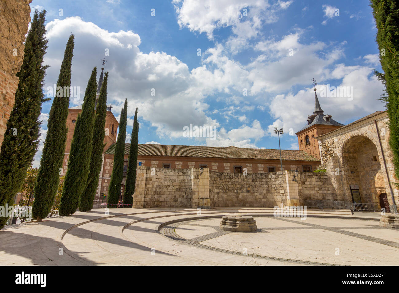 Reste der Kirche Santa María la Mayor, Alcalá De Henares, Spanien Stockfoto