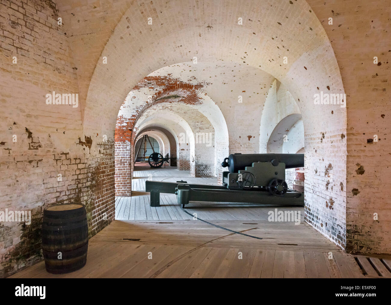 Kasematte Waffen im historischen Fort Pulaski National Monument, Cockspur Island, in der Nähe von Savannah, Georgia, USA Stockfoto