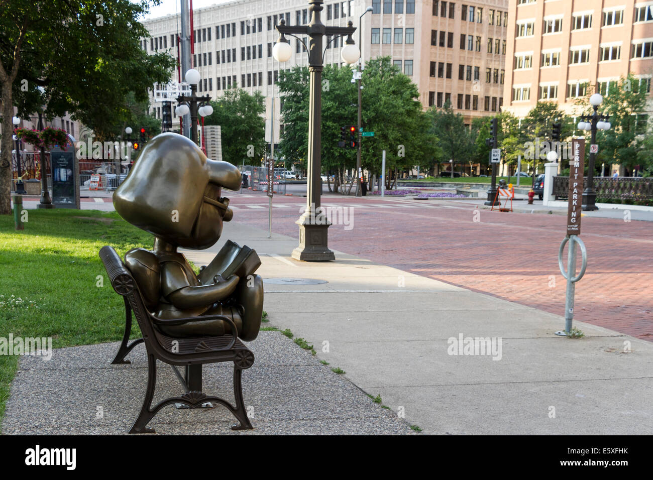 Statue Charles M Schulzs Erdnüsse Charakter Marcie, Reis-Park, St. Paul, Minnesota, USA. Stockfoto