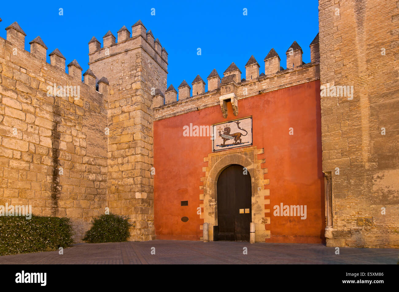 Königlichen Alcazar, Lion's gate, Sevilla, Region Andalusien; Spanien-Europa Stockfoto