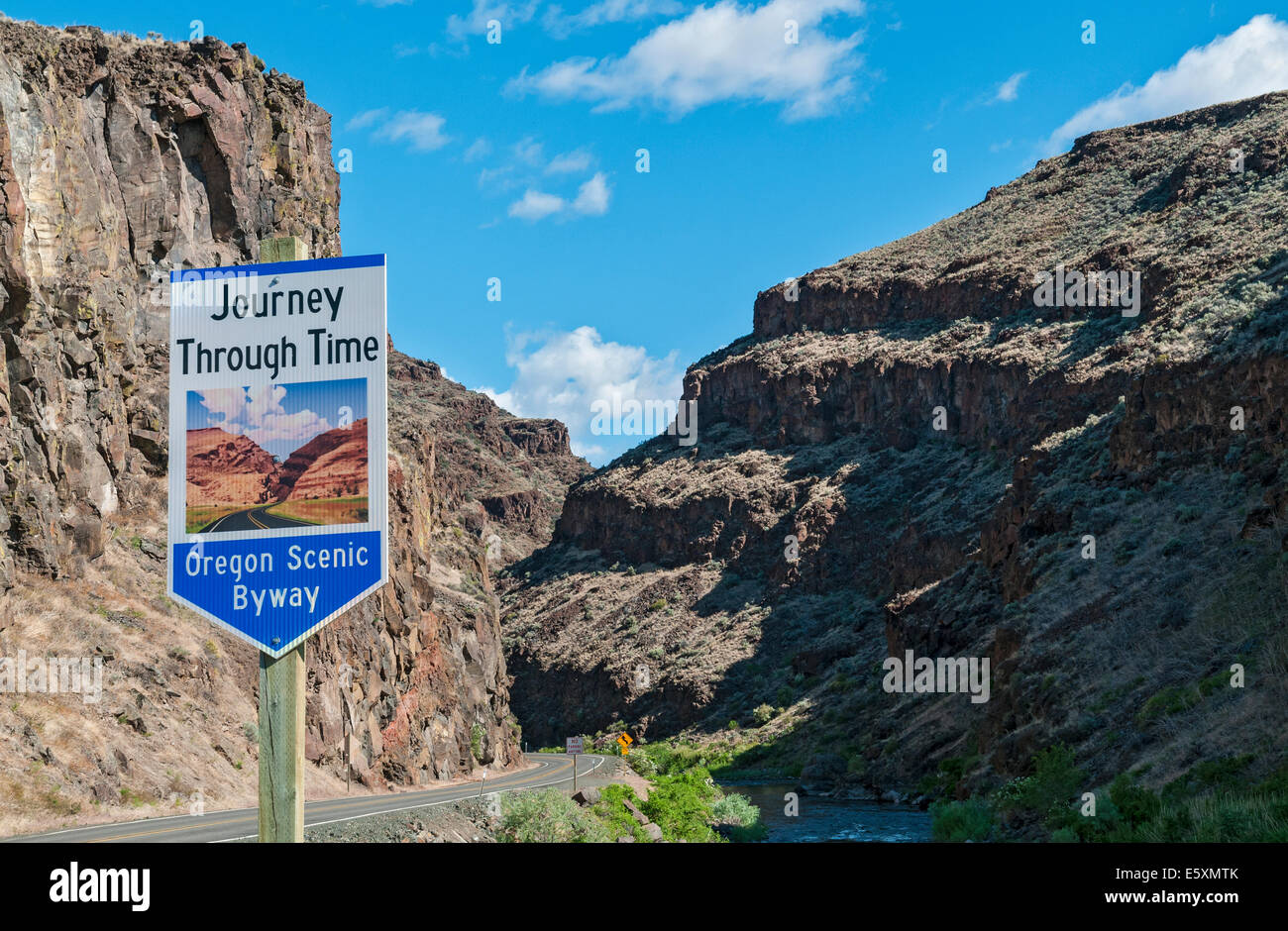 Scenic Byway Oregon, Hwy 26, in der Nähe von John Day Fossil Beds National Monument (Sheep Rock Unit) Stockfoto