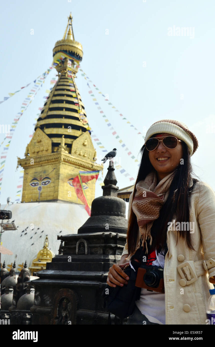 Thai-Frauen in Swayambhunath Tempel oder Affentempel mit Buddha oder Weisheit Augen - Heilige asiatischen religiöses Symbol in Kathmandu Stockfoto