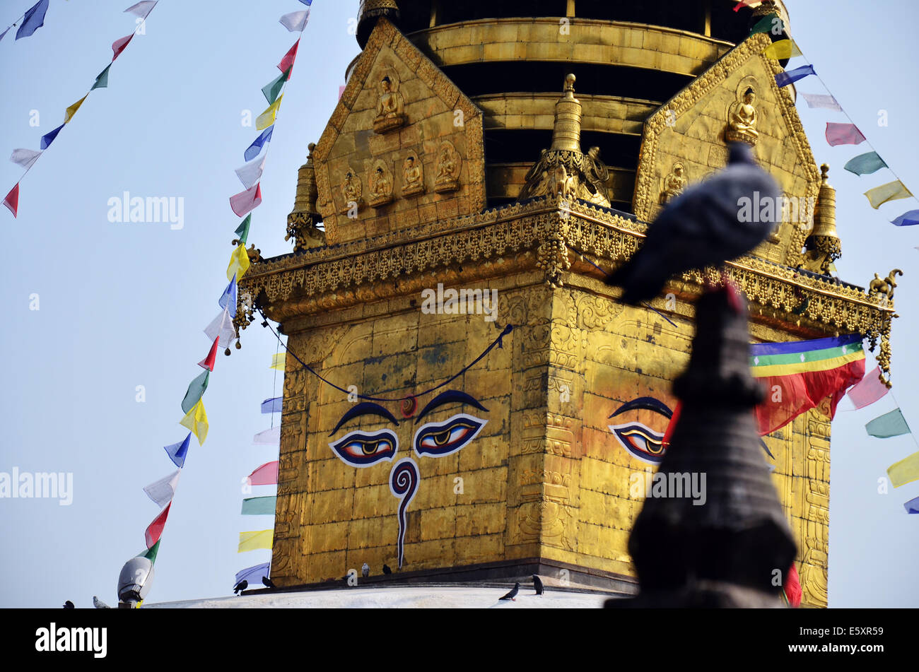 Buddhas Augen oder Weisheit auf Swayambhunath Tempel oder Affentempel - Heilige asiatischen religiöses Symbol in Kathmandu-Nepal Stockfoto