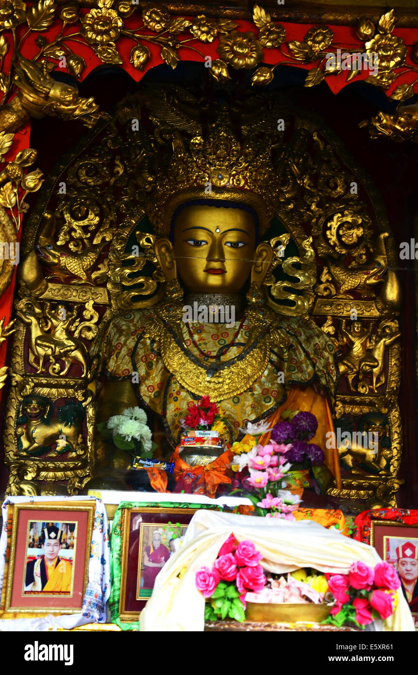 Buddhistischer Gompa in Swayambhunath Tempel oder Affentempel mit Buddha oder Weisheit Augen - Heilige asiatischen religiöses symbol Stockfoto