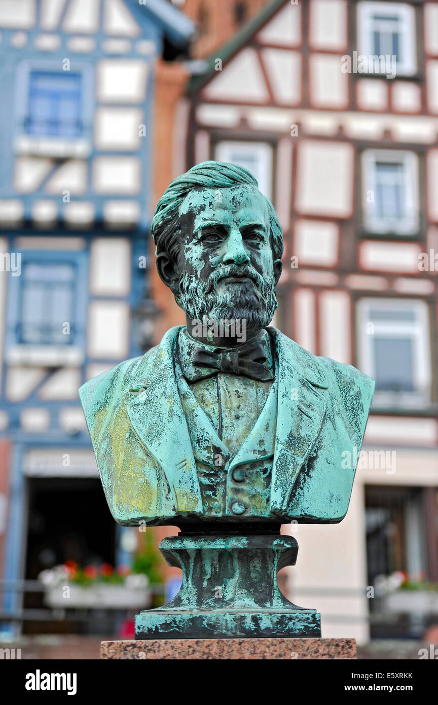 Bronze-Büste, Denkmal für Johann Philipp Reis, Erfinder des Telefons, Altstadt, Gelnhausen, Hessen, Deutschland Stockfoto