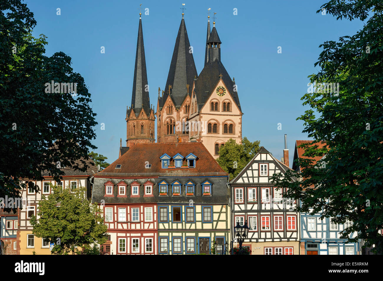 Romanische Marienkirche, Str. Marys Kirche, Fachwerkhäuser, historische Zentrum Gelnhausen, Hessen, Deutschland Stockfoto