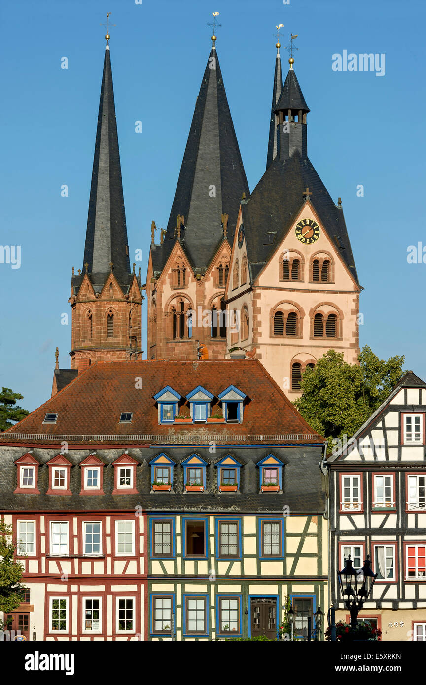 Romanische Marienkirche, Str. Marys Kirche, Fachwerkhäuser, historische Zentrum Gelnhausen, Hessen, Deutschland Stockfoto