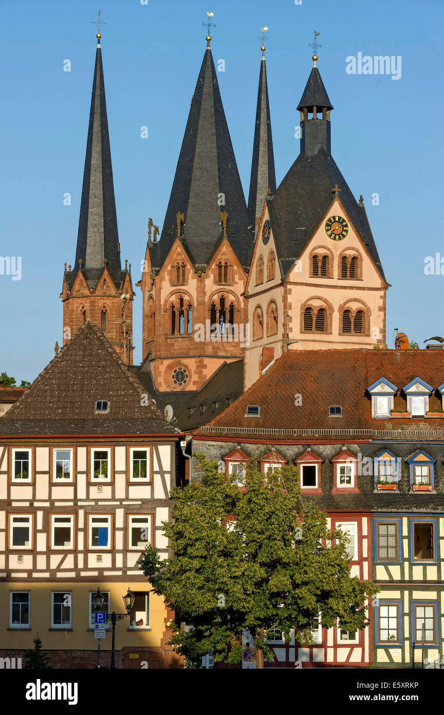 Romanische Marienkirche, Str. Marys Kirche, Fachwerkhäuser, historische Zentrum Gelnhausen, Hessen, Deutschland Stockfoto