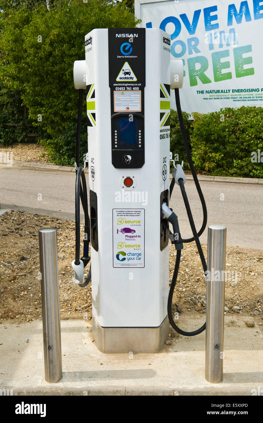 ECOTRICITY Elektroauto aufladen Punkt auf Autobahnraststätte England UK Stockfoto