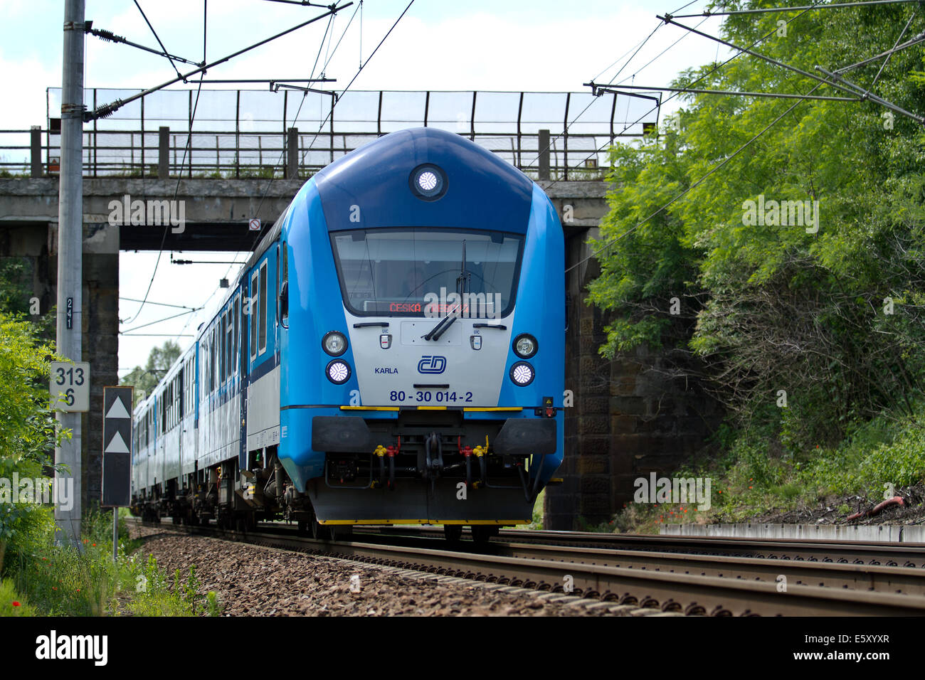 Tschechische Bahn, české Dráhy, ČD, cd, Fracht, Reisen, Bahn, Spuren, Selbstmord, Zug, Lok, express, Geschwindigkeit, Gefahr, gefährlich, Industrie, Bahn Stockfoto
