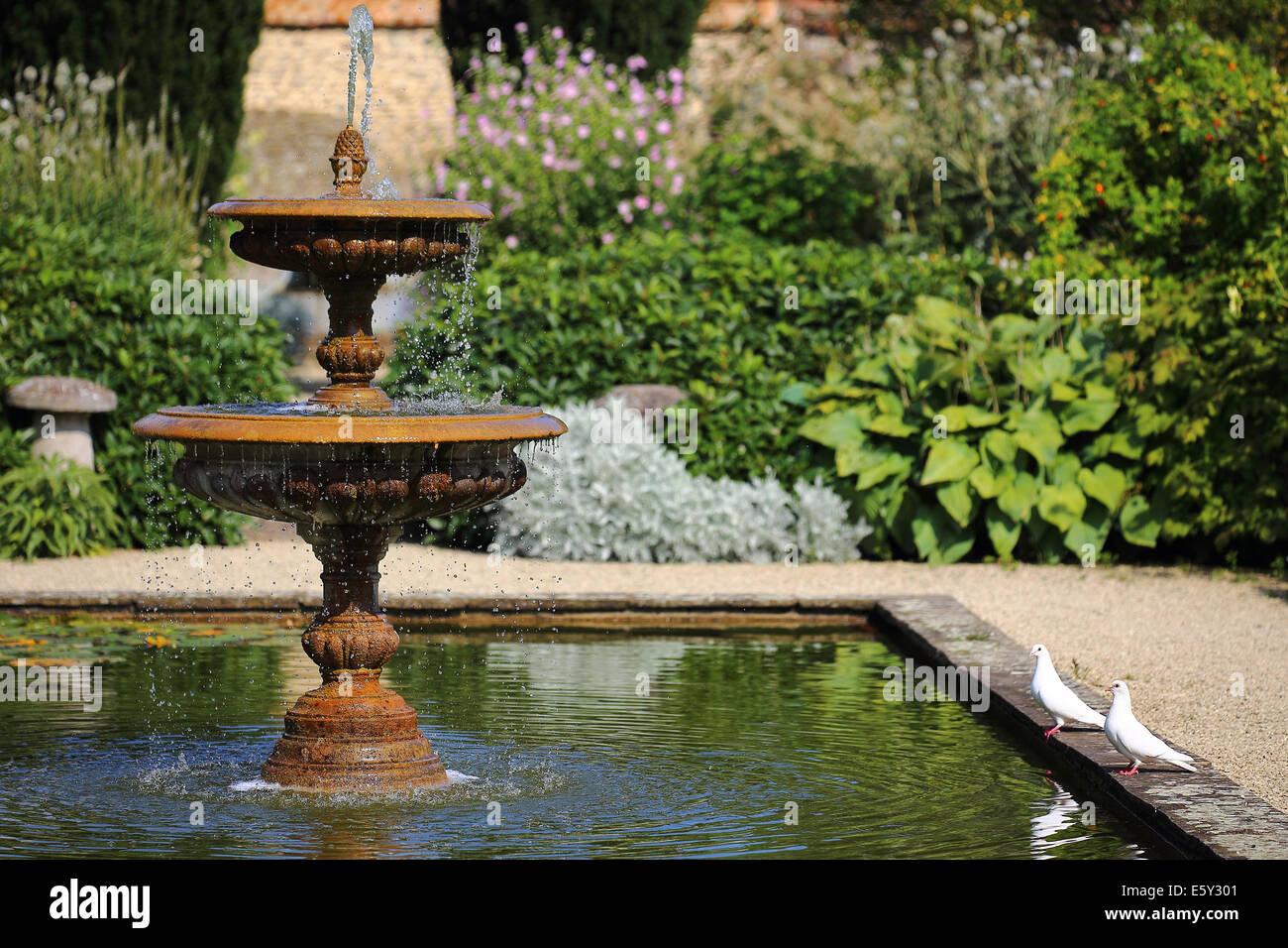 Brunnen in Loseley Park Gardens, Surrey, England Stockfoto