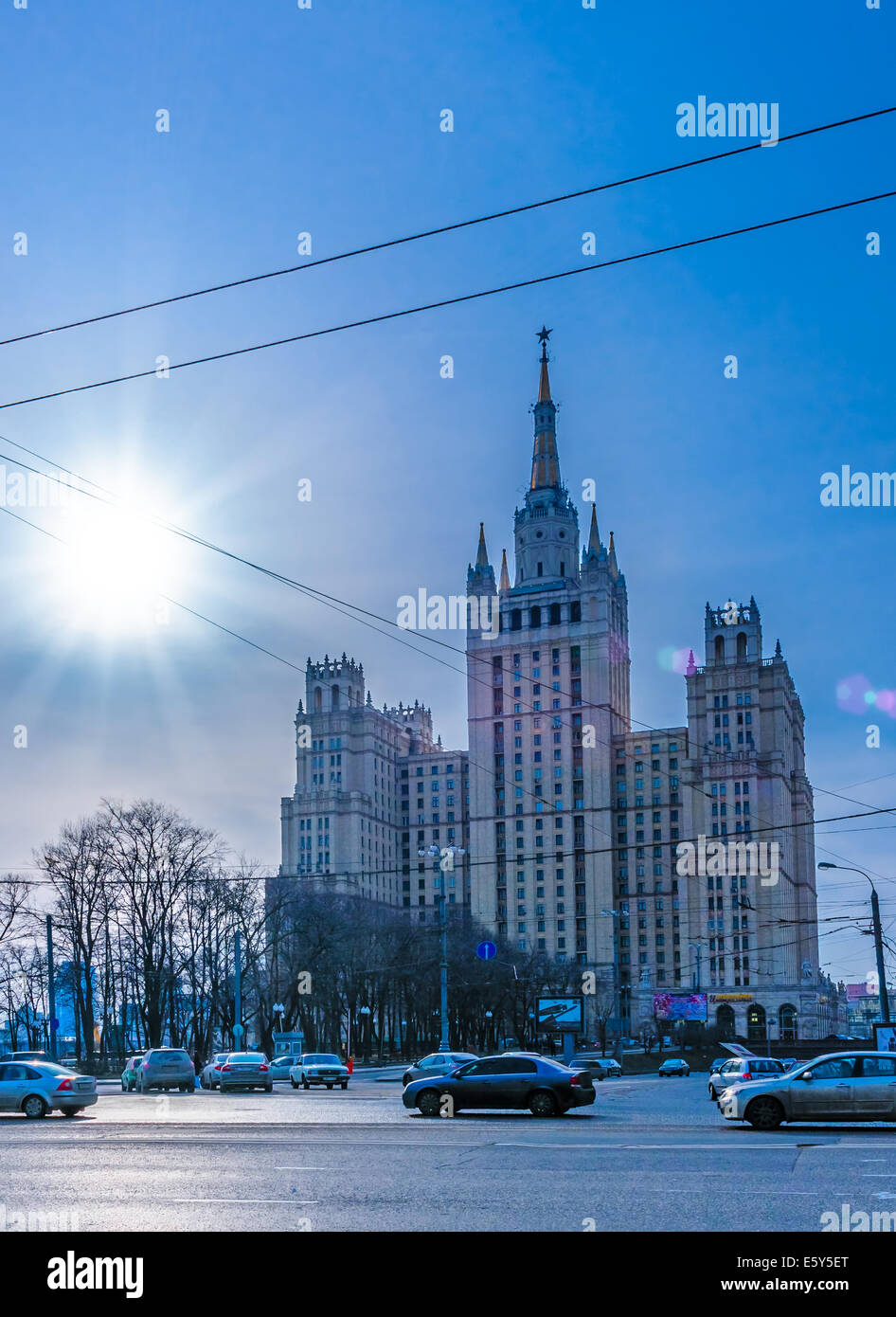 Moskau / Russland - 11. März 2009 - Wohnhaus auf Kudrinskoy Gebiet (sieben Schwestern) Moskau. Die sieben Schwestern sind eine Gruppe von Stockfoto