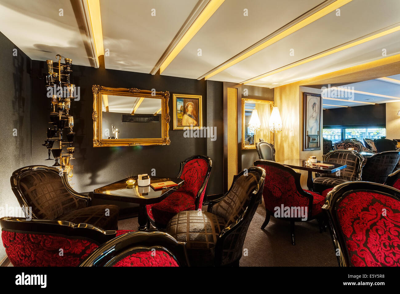 Innere Des Luxus Vintage Cafe Stockfoto Bild 72512028 Alamy