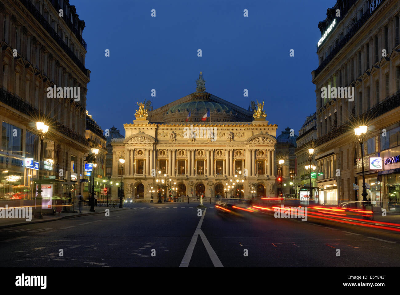 Paris Opera bei Dämmerung, Opera National de Paris, Paris, Frankreich Stockfoto