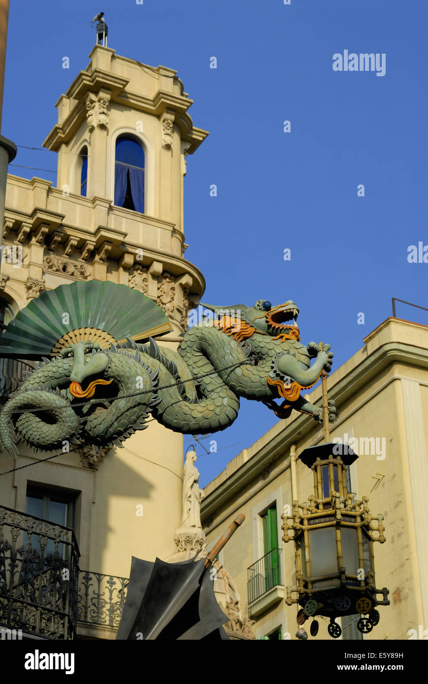 Art-Deco-Drache als Shop anmelden Placa Boqueria, La Rambla, Barcelona, Spanien Stockfoto