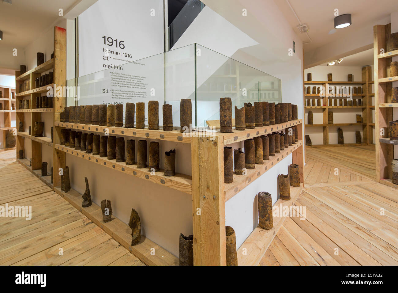 Museum Aan de IJzer über die Flämische Bewegung innerhalb der IJzertoren / Yser Turm, WWI-Denkmal in Diksmuide / Dixmude, Belgien Stockfoto