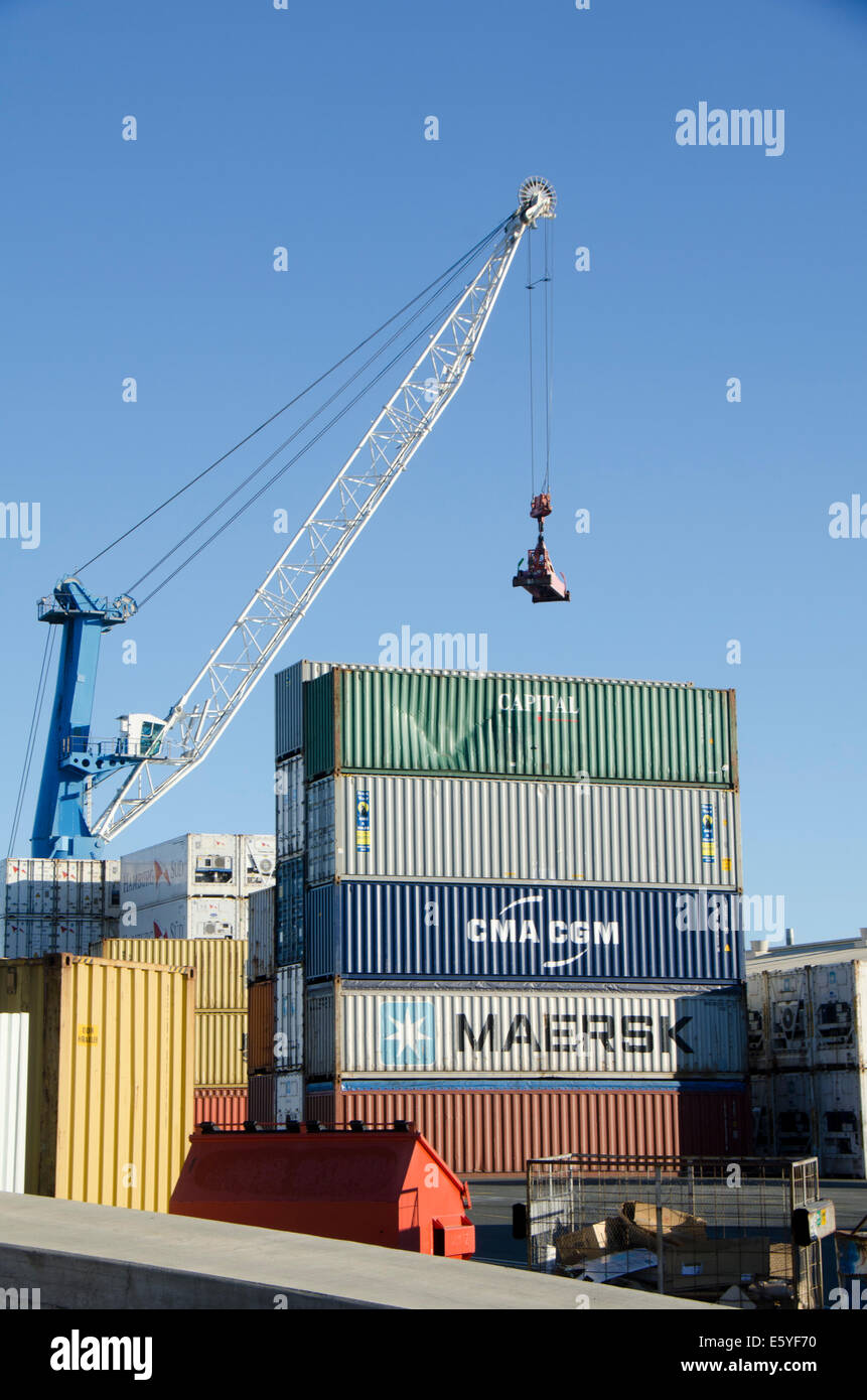 Containern und Kränen, Port Nelson, Südinsel, Neuseeland Stockfoto