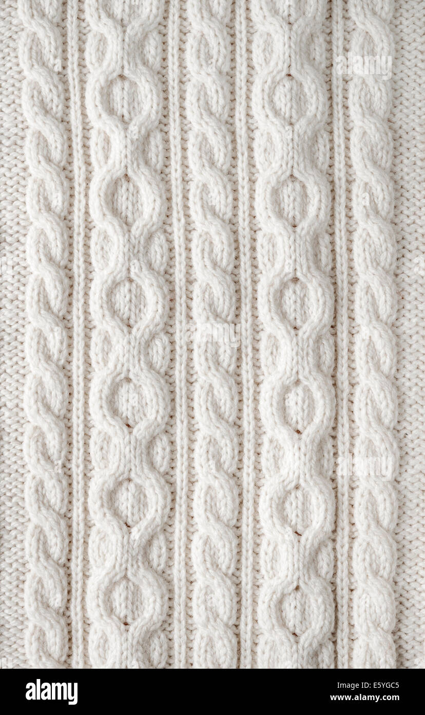 Stricken Sie Textur des Gewebes weißer Wolle gestrickt mit Zopfmuster, als Hintergrund Stockfoto