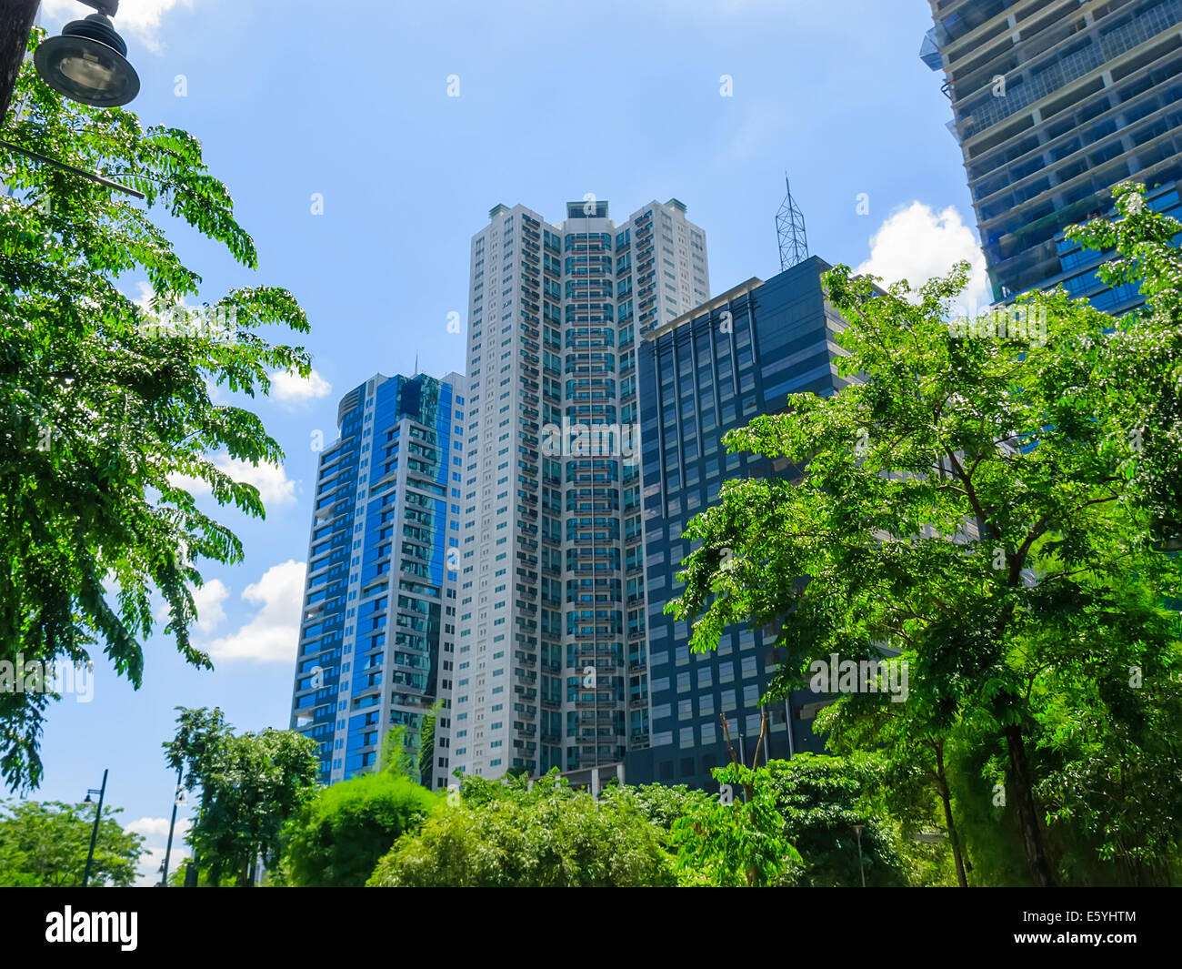 Moderne grüne Gebäude in Bonifacio Global City, Manila, Philippinen Stockfoto
