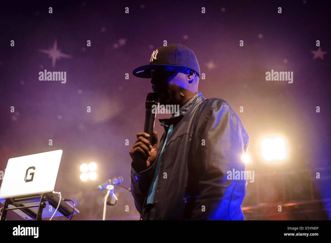 Beauly, Schottland, Großbritannien. 8. August 2014.  Grandmaster Flash führt auf dem Belladrum Tartan Herz Festival. Das diesjährige Ereignis markiert den zehnten Jahrestag des Festivals, zieht Tausende von Menschen und Familien aus ganz Schottland. Bildnachweis: Thomas Bisset/Alamy Live-Nachrichten Stockfoto