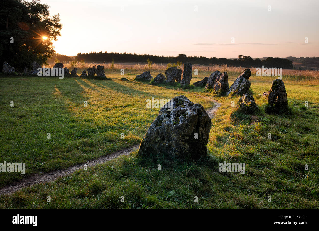 Die Rollright Stones bei Sonnenaufgang. Oxfordshire, England. HDR Stockfoto