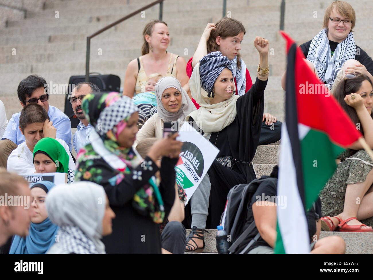 Helsinki, Finnland, 9. August 2014. Demonstranten versammelten kostenlos Gaza Demonstration vor dem Parlamentsgebäude in Helsinki aus wo sie bringen eine Prozession endet vor der Botschaft in Israel. Bildnachweis: Aija Lehtonen/Alamy Live-Nachrichten Stockfoto