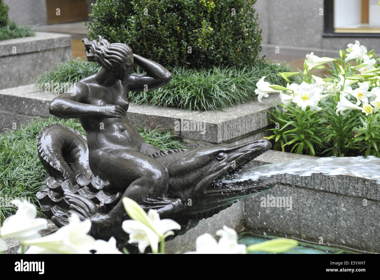 Fountainhead Statue (Nereide) repräsentieren Gedanke, im Kanal Garten, Rockefeller Center, Manhattan, New York Stockfoto