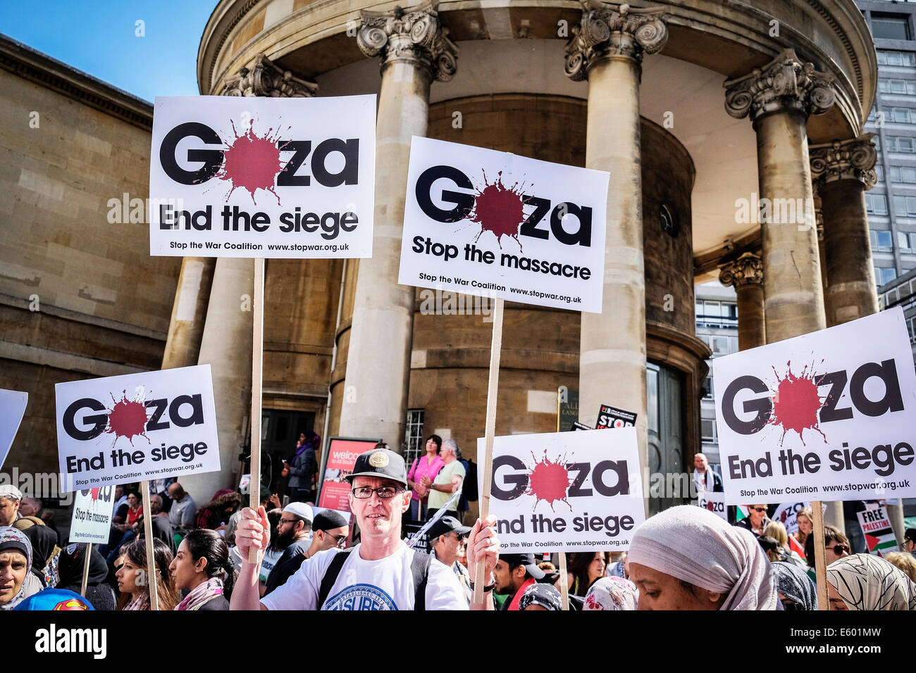 Portland Place, London, 9. August 2014.  Plakate, fordern ein Ende der Gewalt in Gaza empor zu einem Protest in London statt.  Fotograf;  Gordon Scammell/Alamy Live-Nachrichten Stockfoto