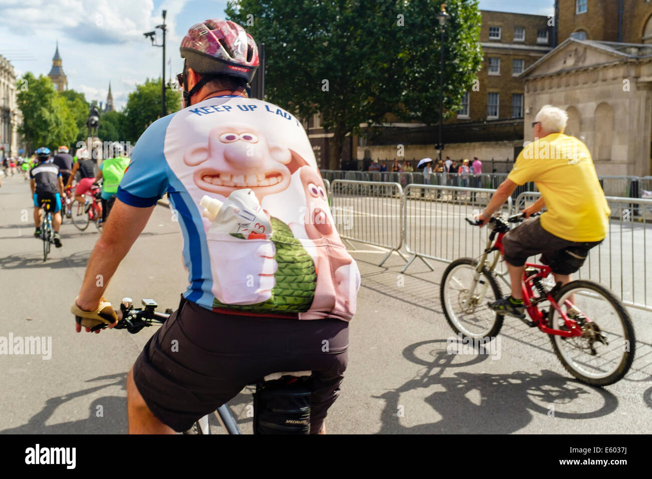 Teilnehmer an der aufsichtsrechtlichen RideLondon Freecycle-Veranstaltung im Zentrum von London Stockfoto
