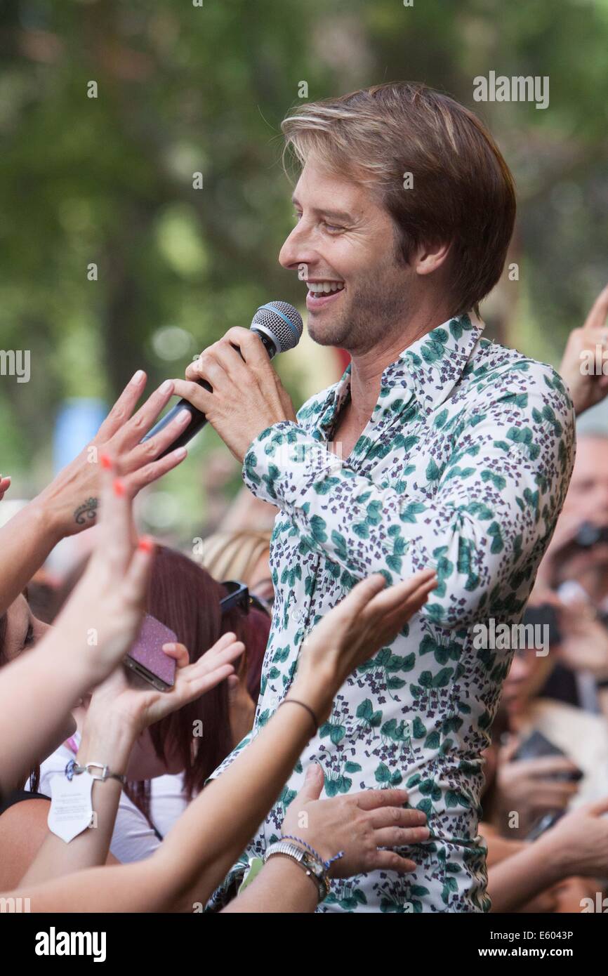 Chesney Hawkes erklingt in Dubai Duty Free Shergar Cup Konzert in Ascot Racecourse. Stockfoto