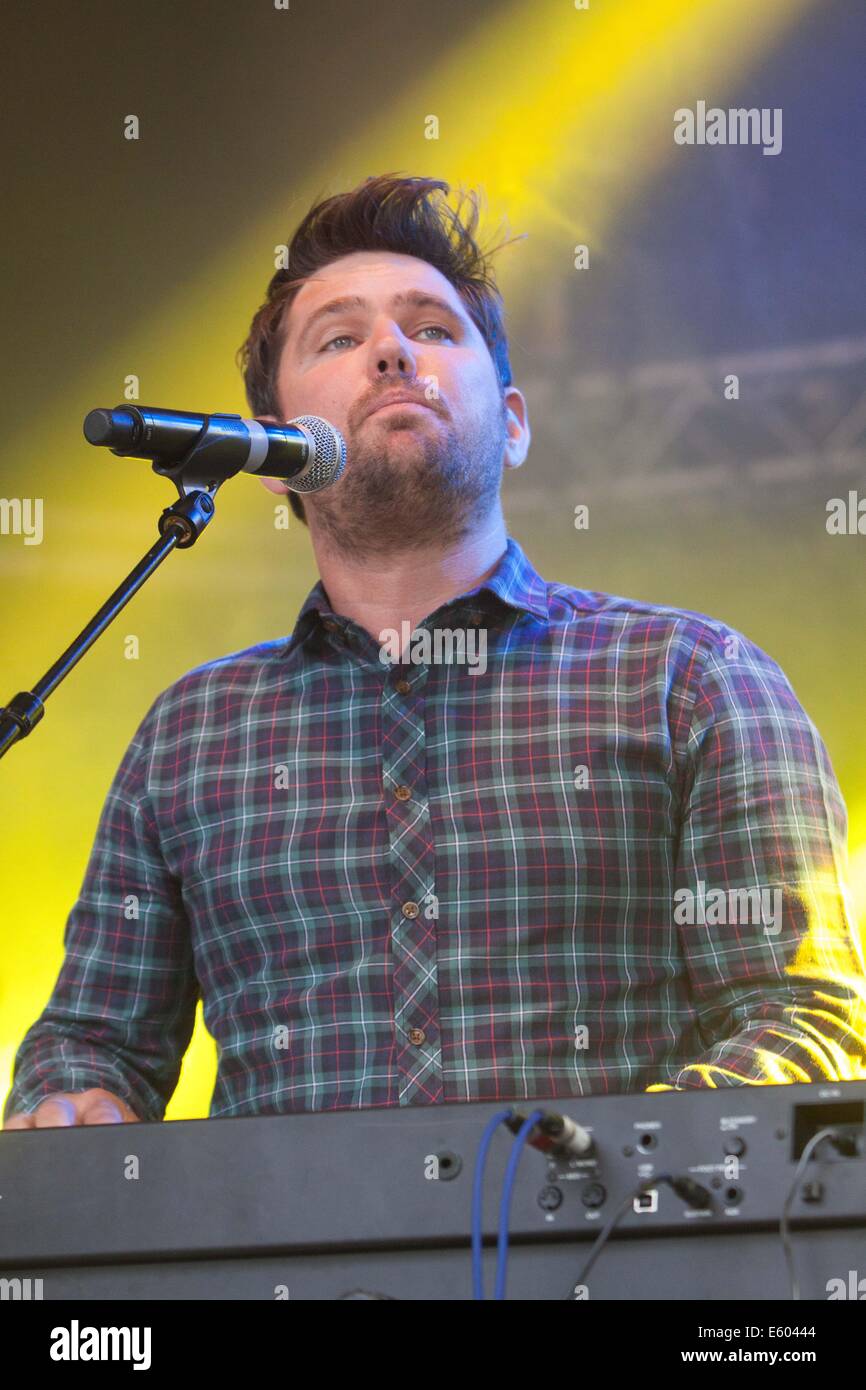 9. August 2014: Ascot, UK - Scouting For Girls beim Dubai Duty Free Shergar Cup Konzert in Ascot Racecourse Stockfoto