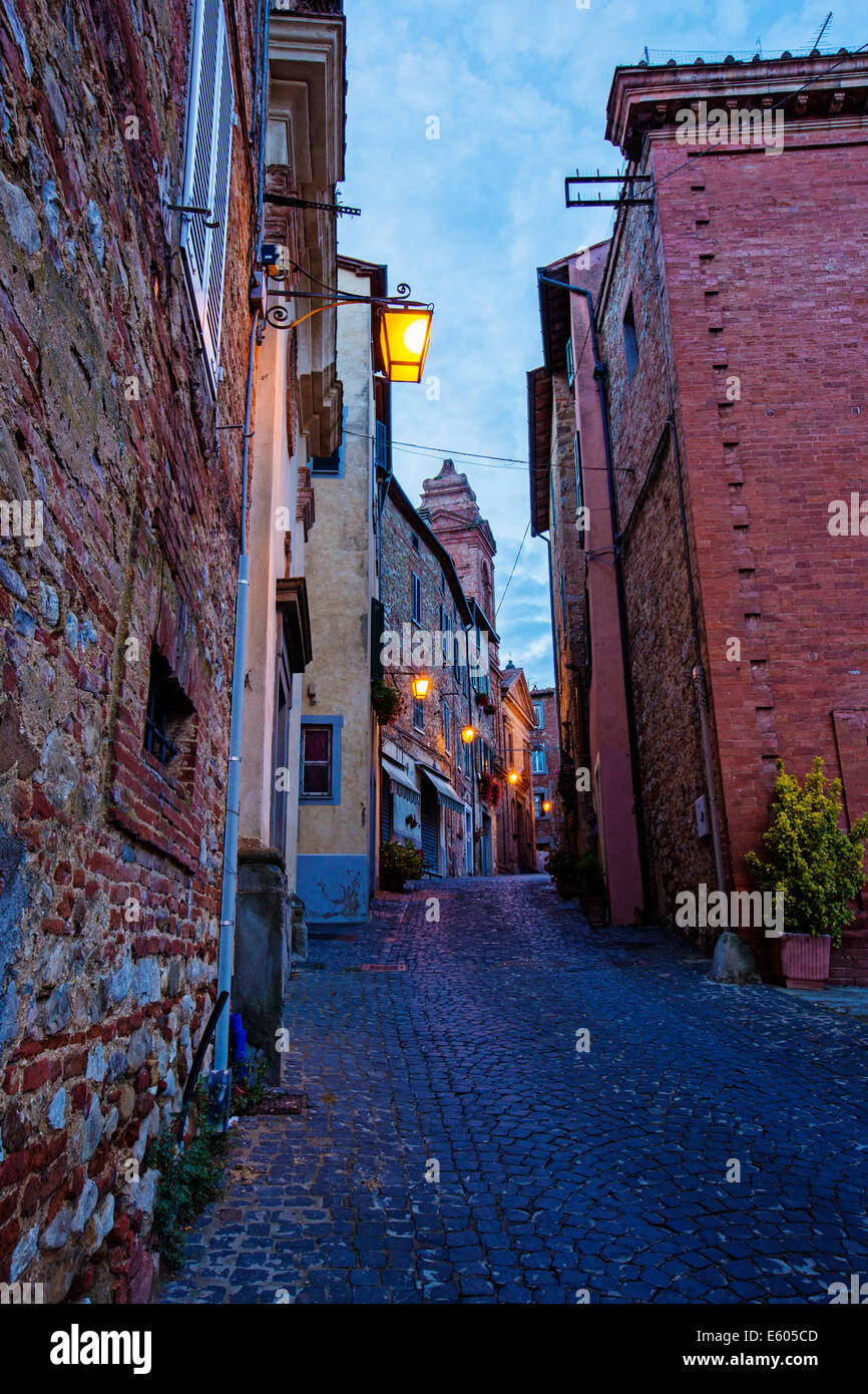 Typische italienische Stadtlandschaft in Monteleone d - Umbrien. Stockfoto