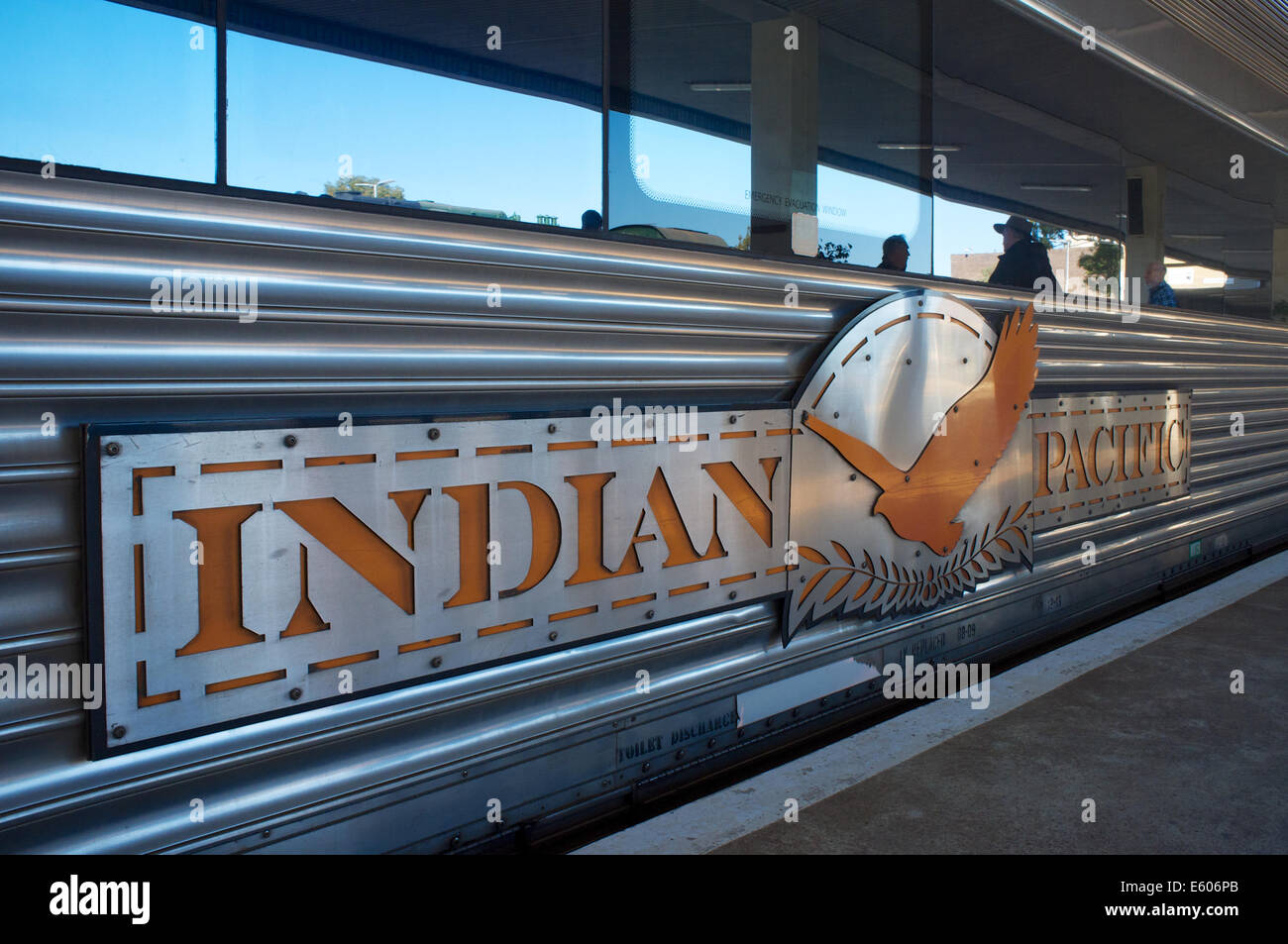 Der Indian Pacific Zug am Ostbahnhof Perth im August 2014 Stockfoto